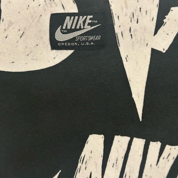 Nike Black and White Cropped Graphic Hoodie - Picture 3 of 4